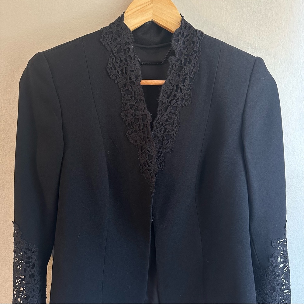Elie Tahari Women’s Black Lace Blazer, Size 2 - Picture 3 of 5
